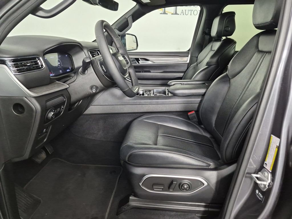 Used 2024 Jeep Wagoneer Series II w/ Flexible Seating Group RWD image 16