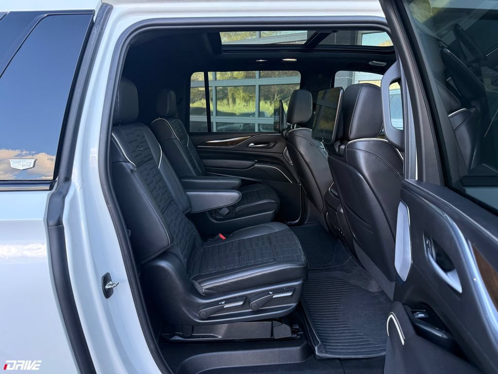 Used 2023 Cadillac Escalade ESV Sport Platinum w/ LPO, Floor Liner Package AWD/4WD image 24
