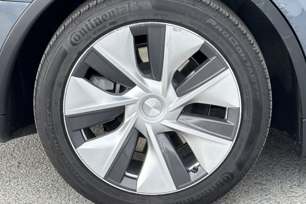 Used 2023 Tesla Model Y Long Range image 24