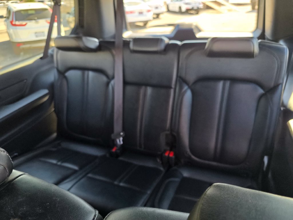 Certified 2024 Jeep Wagoneer L Series II w/ Flexible Seating Group RWD image 18