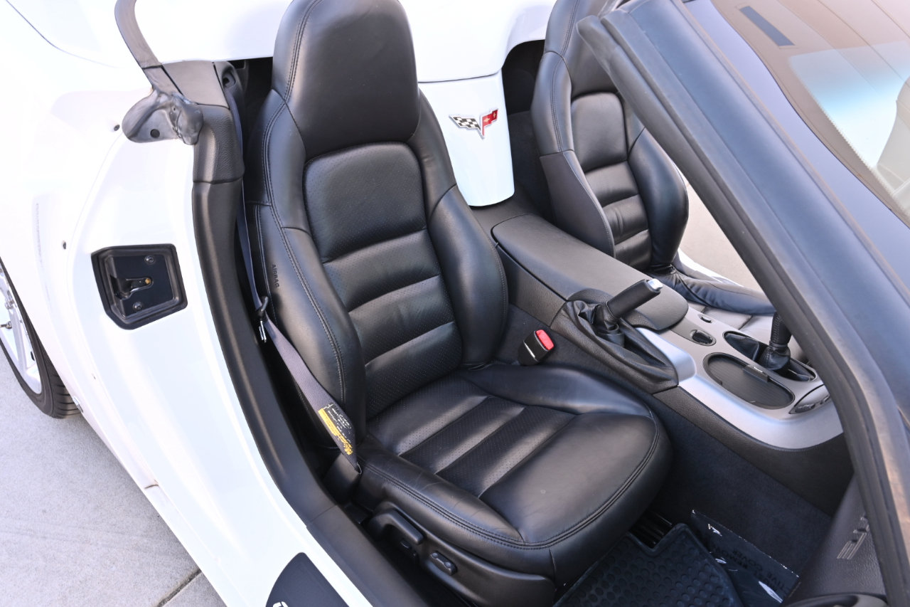 Used 2006 Chevrolet Corvette Convertible w/ Preferred Equipment Group RWD image 28