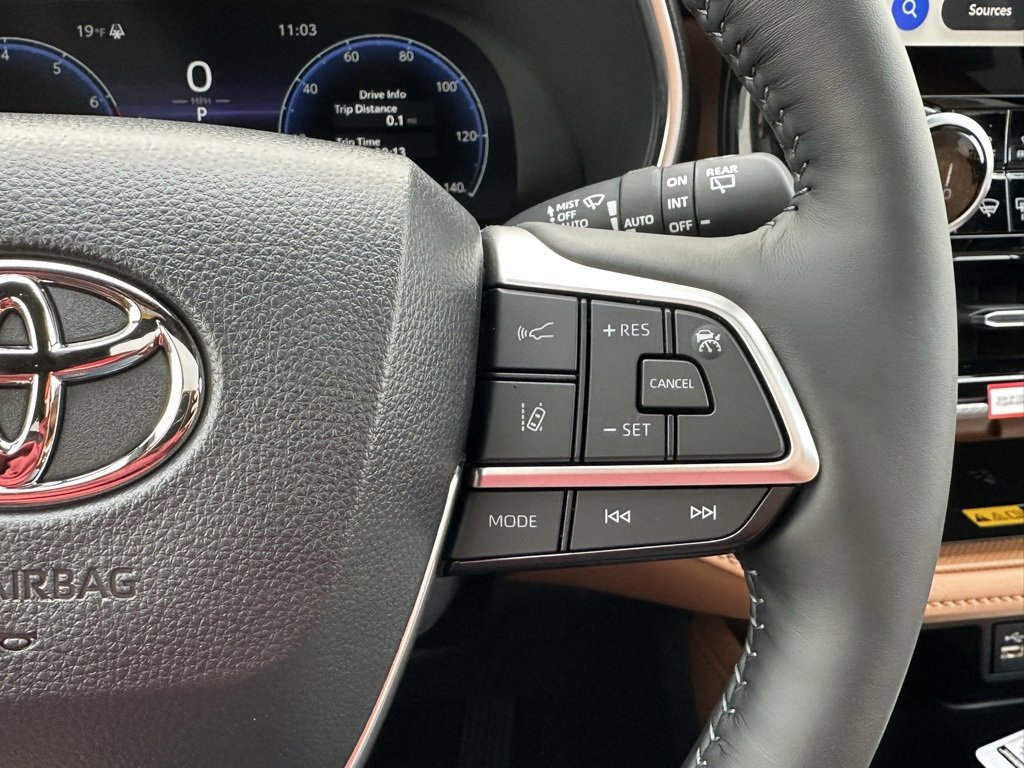 New 2026 Toyota Highlander Platinum image 24