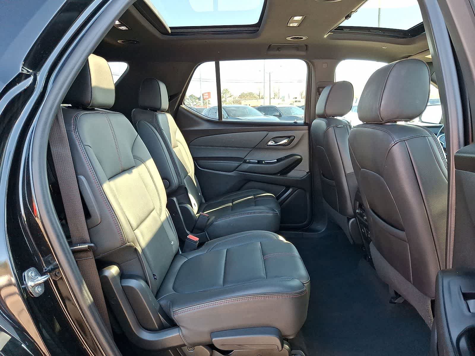 Used 2023 Chevrolet Traverse RS image 34