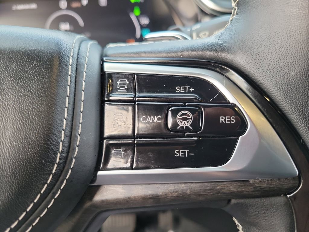 Used 2023 Jeep Grand Cherokee Overland w/ Advanced Protech Group III image 6