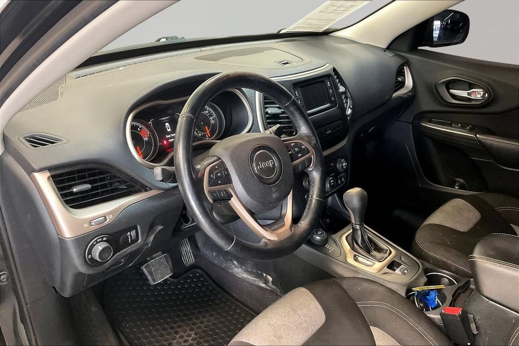 Used 2016 Jeep Cherokee Sport w/ Cold Weather Group AWD/4WD image 16