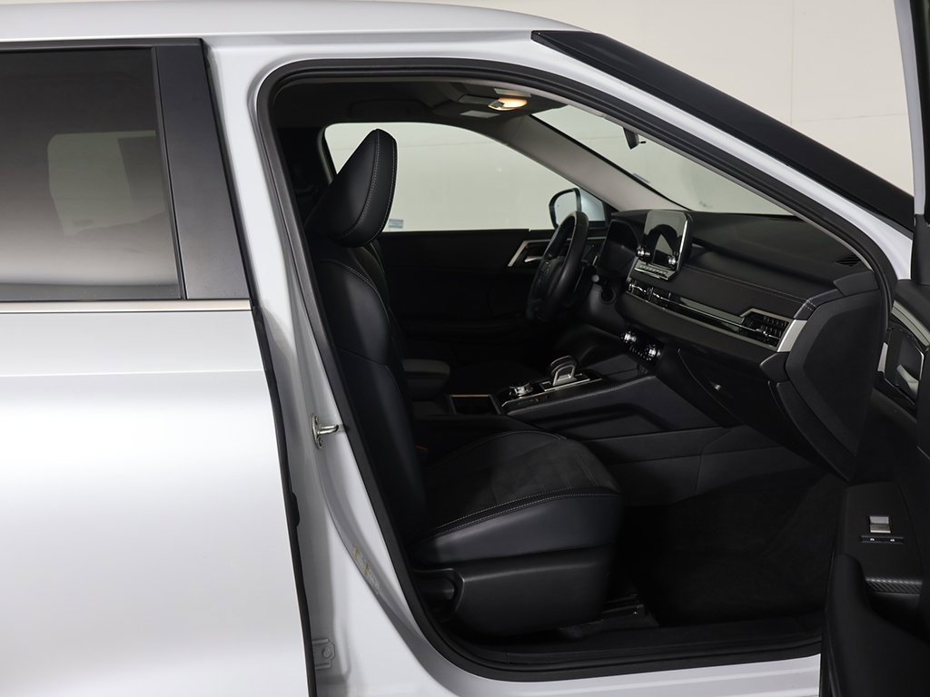 Used 2024 Mitsubishi Outlander SE Black Edition image 31