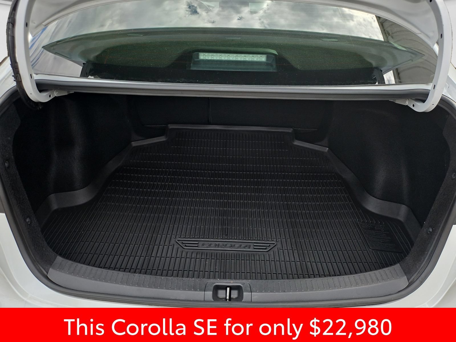 Used 2023 Toyota Corolla SE FWD image 19