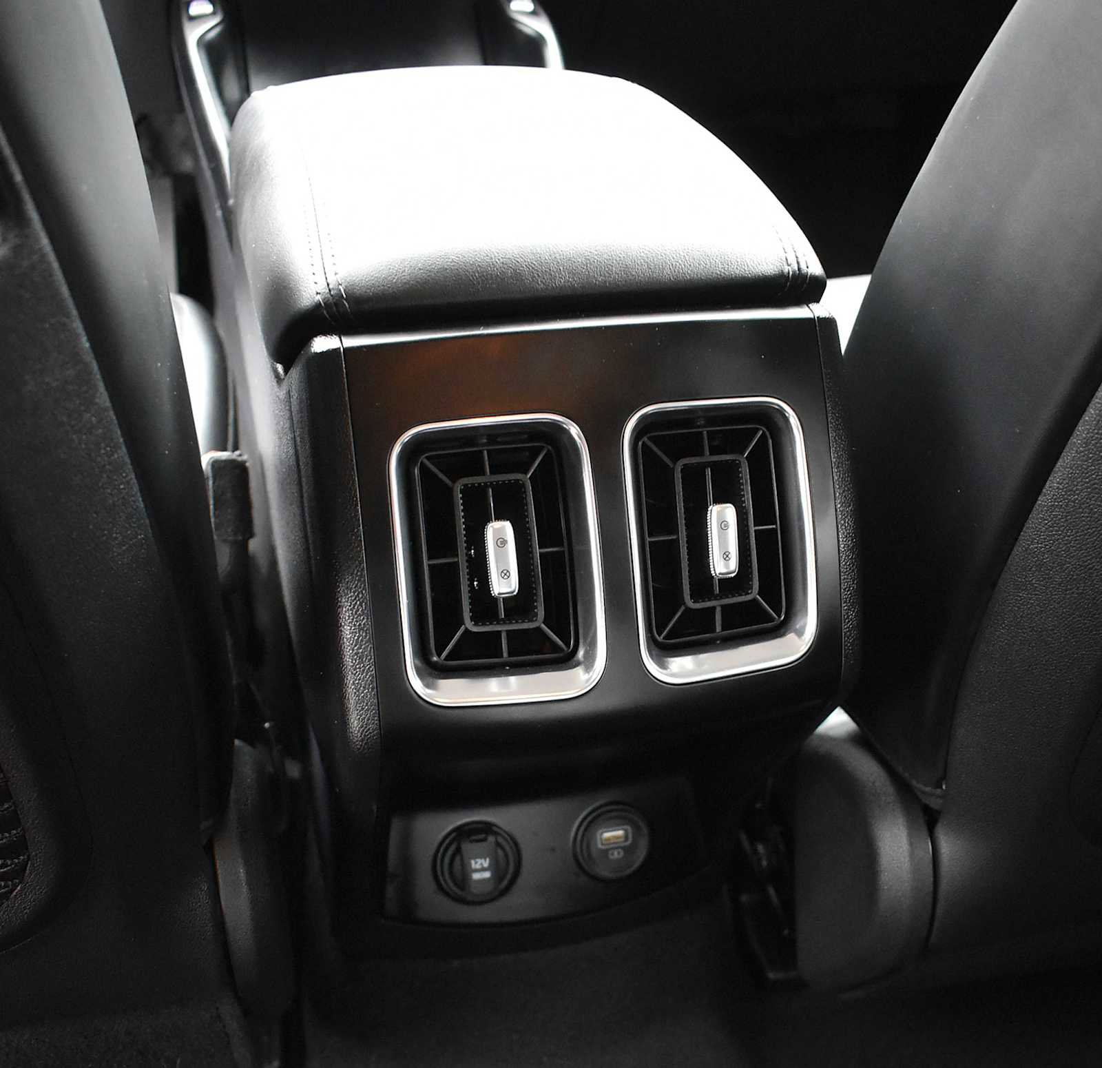 Used 2023 Kia Sorento EX image 11