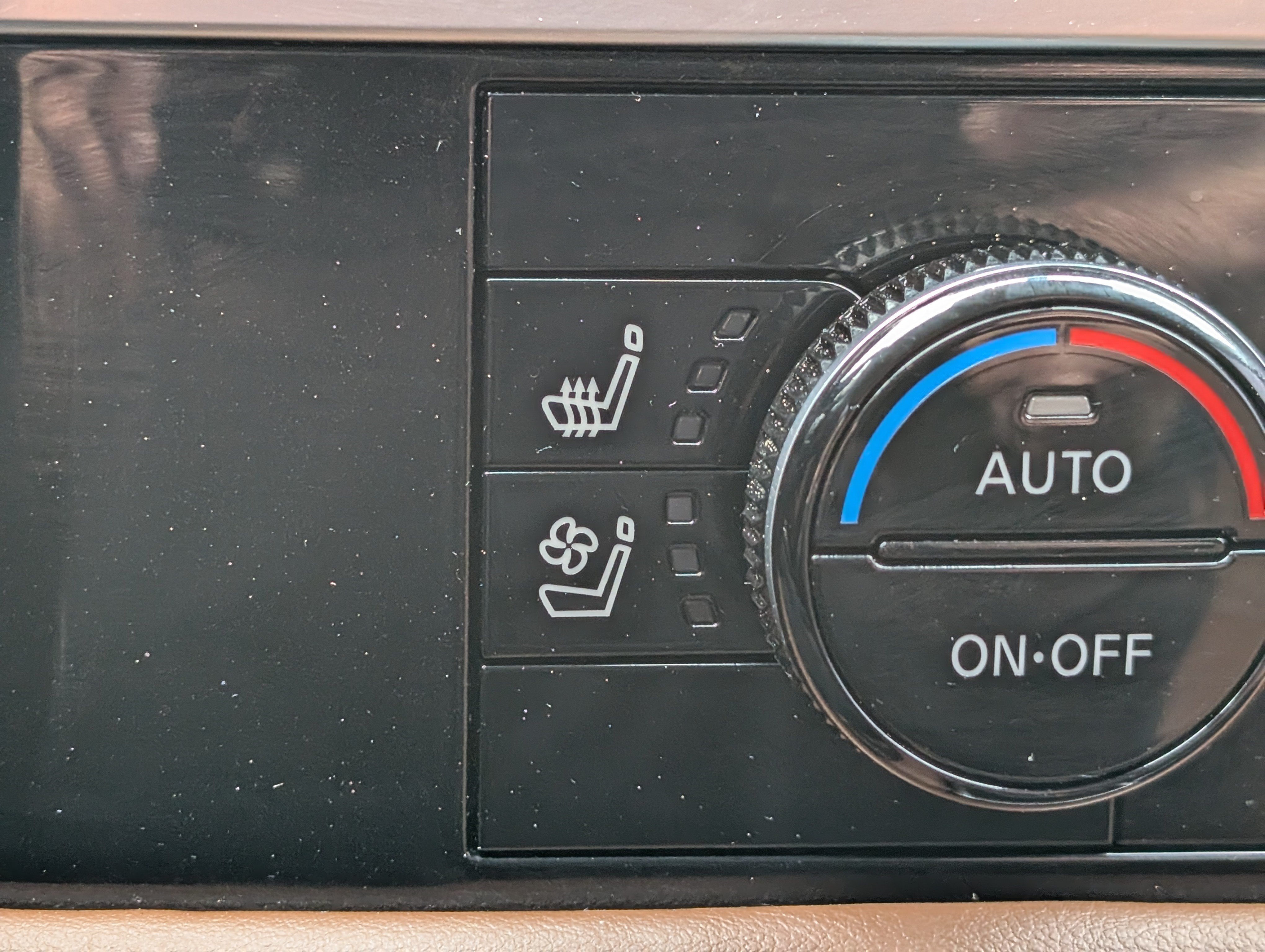 Used 2025 Nissan Pathfinder Platinum w/ Cargo Package FWD image 33