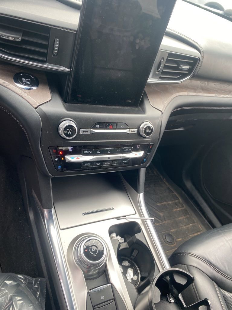 Used 2020 Ford Explorer Platinum w/ Premium Technology Package image 6