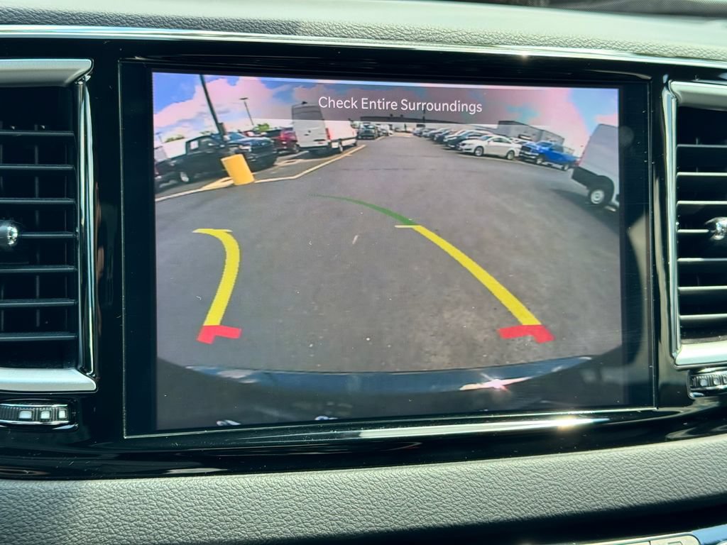 Used 2024 Chrysler Pacifica Touring-L FWD image 31