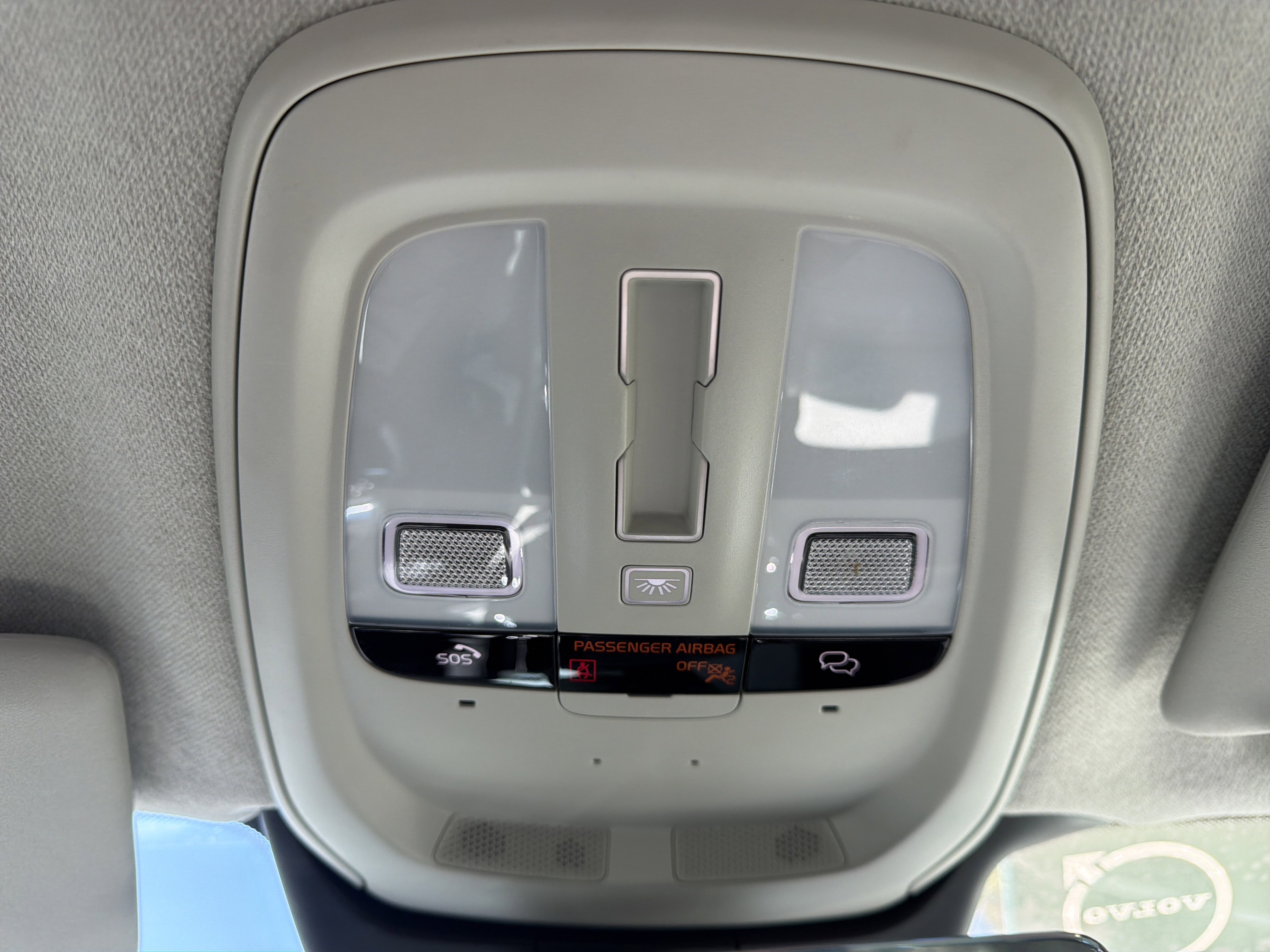 Certified 2025 Volvo XC40 B5 Ultra w/ Protection Package Premier image 29