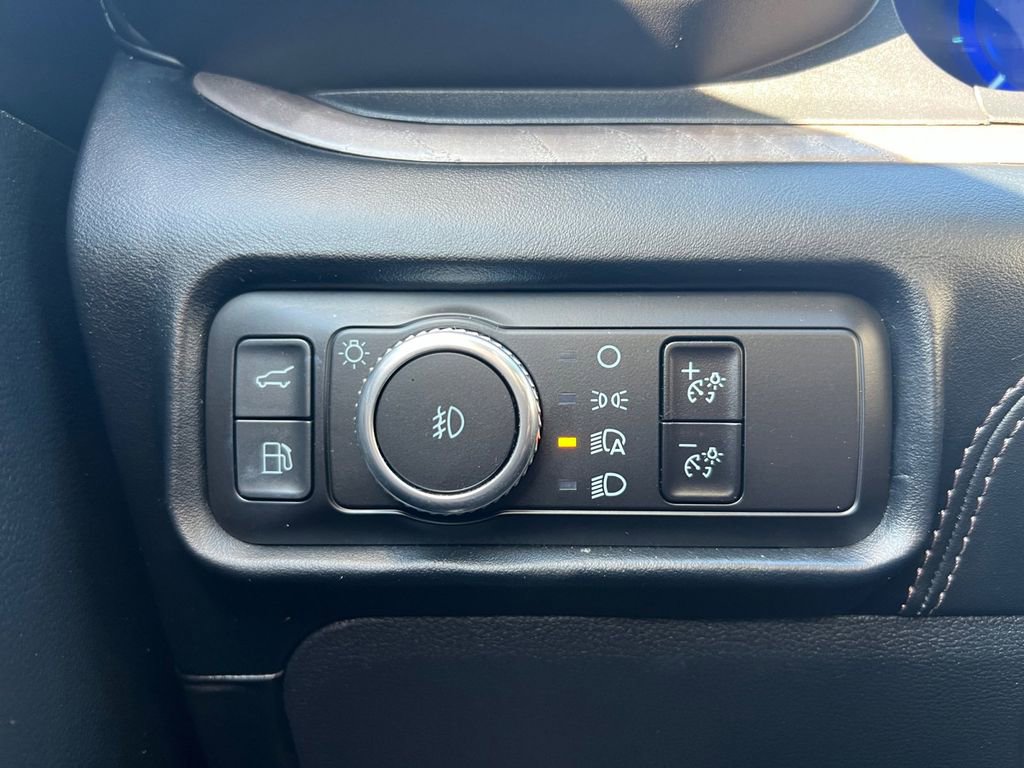 Used 2023 Ford Explorer Platinum w/ Technology Package image 14