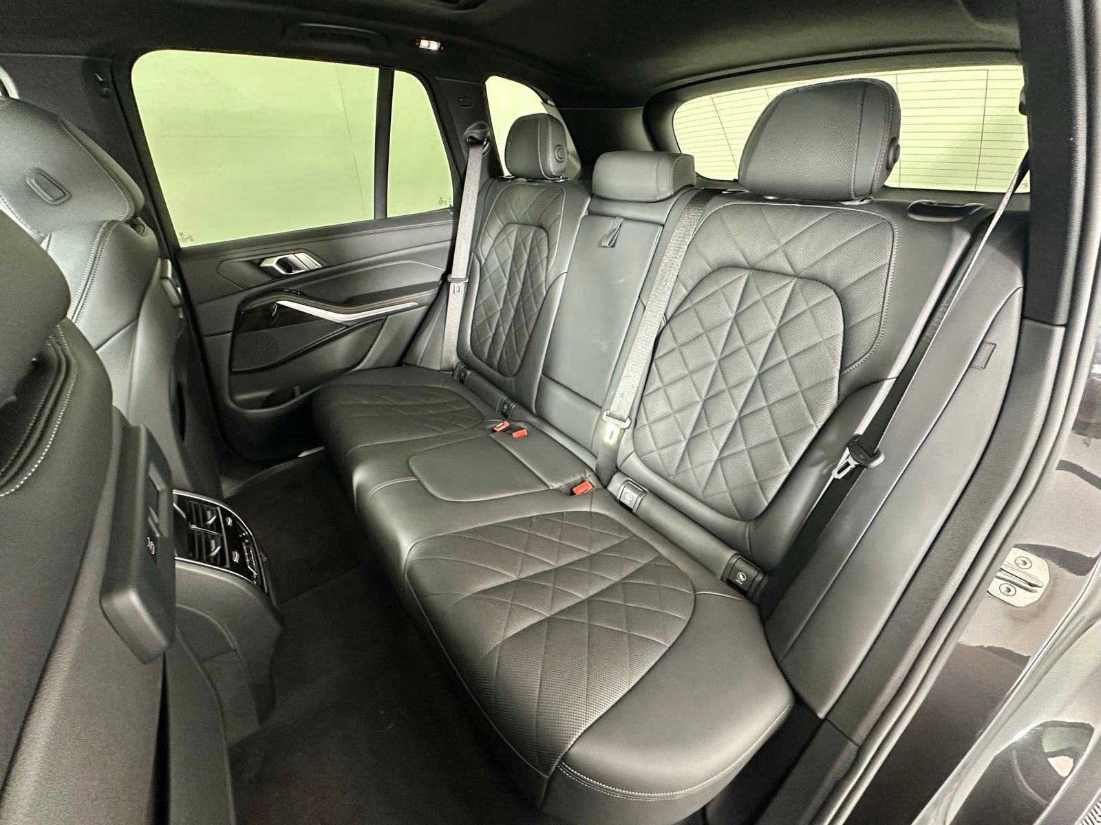 Used 2023 BMW X5 xDrive40i w/ Premium Package image 32