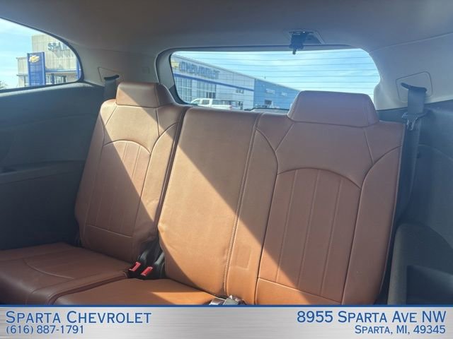 Used 2017 Chevrolet Traverse Premier FWD image 18