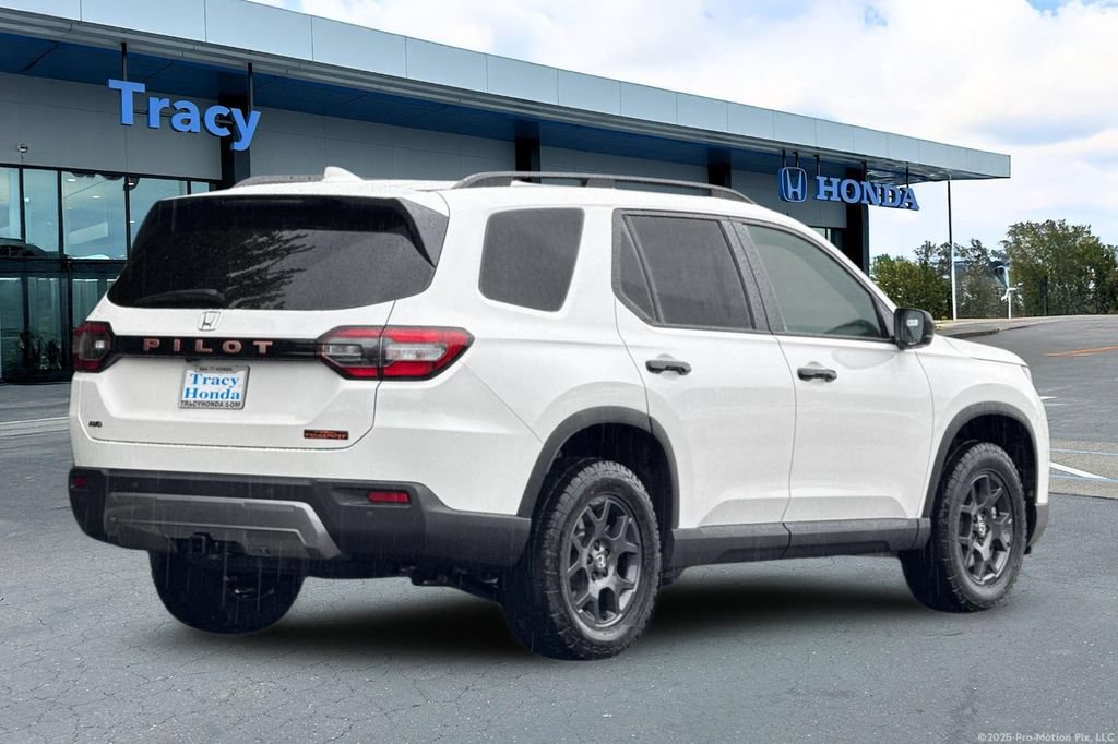 New 2026 Honda Pilot TrailSport image 6