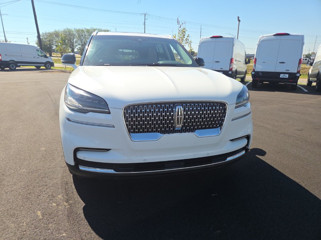 Used 2024 Lincoln Aviator 2WD w/ Premium Package image 2