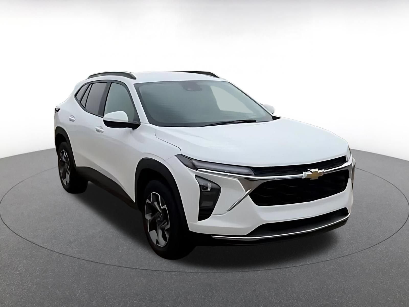 Used 2025 Chevrolet Trax LT w/ LT Convenience Package FWD image 3