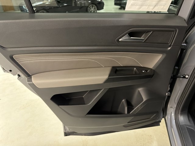 Certified 2021 Volkswagen Atlas Cross Sport SE w/ Panoramic Sunroof Package AWD/4WD image 24