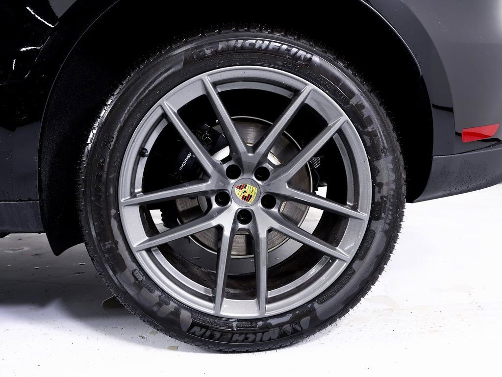 Certified 2025 Porsche Macan Turbo AWD/4WD image 23
