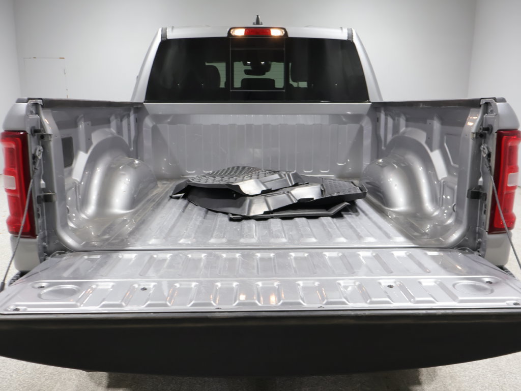 Used 2025 RAM 1500 Laramie w/ Sport Appearance Package AWD/4WD image 4