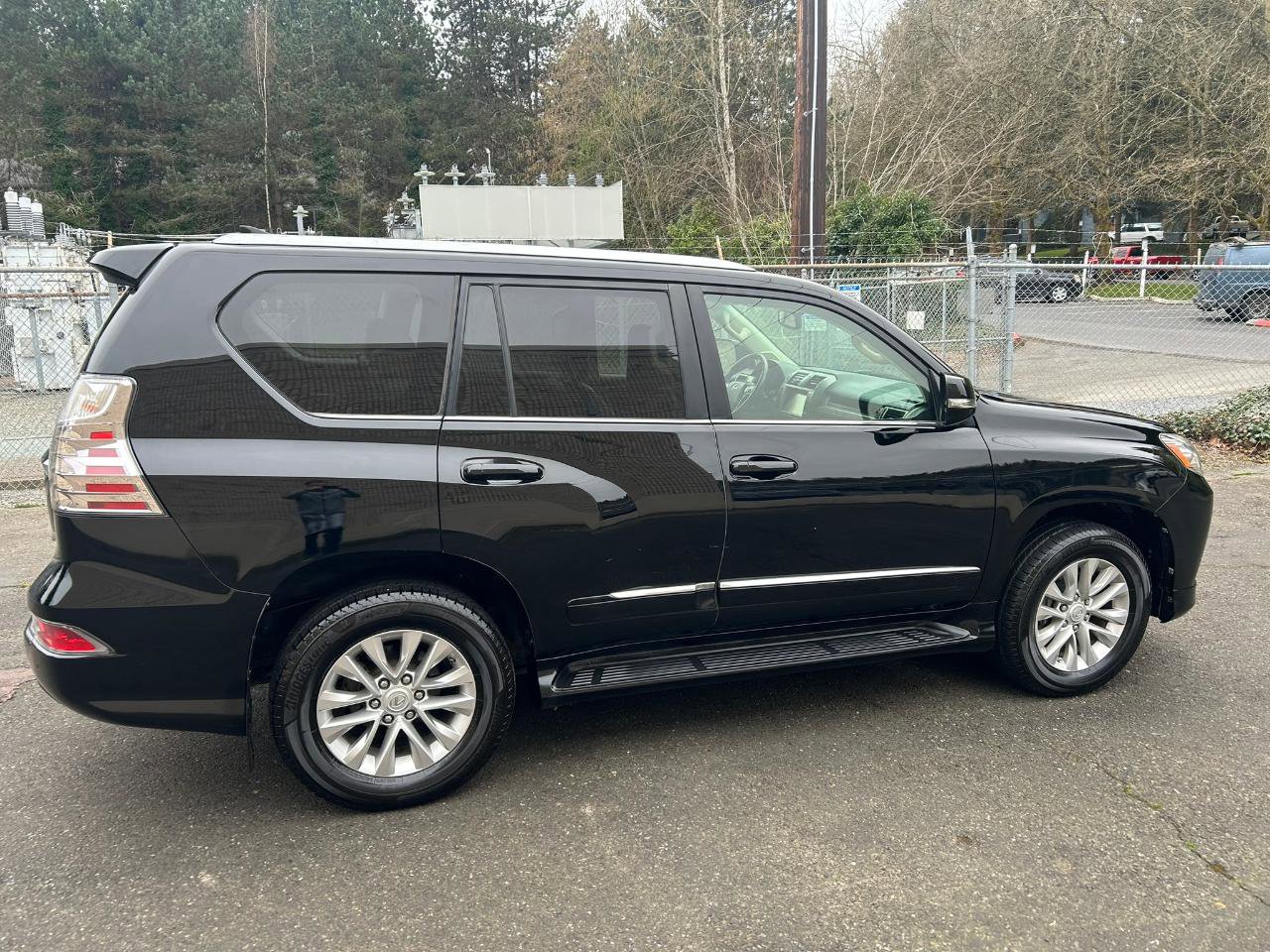 Used 2017 Lexus GX 460 Premium w/ Premium Package AWD/4WD image 4