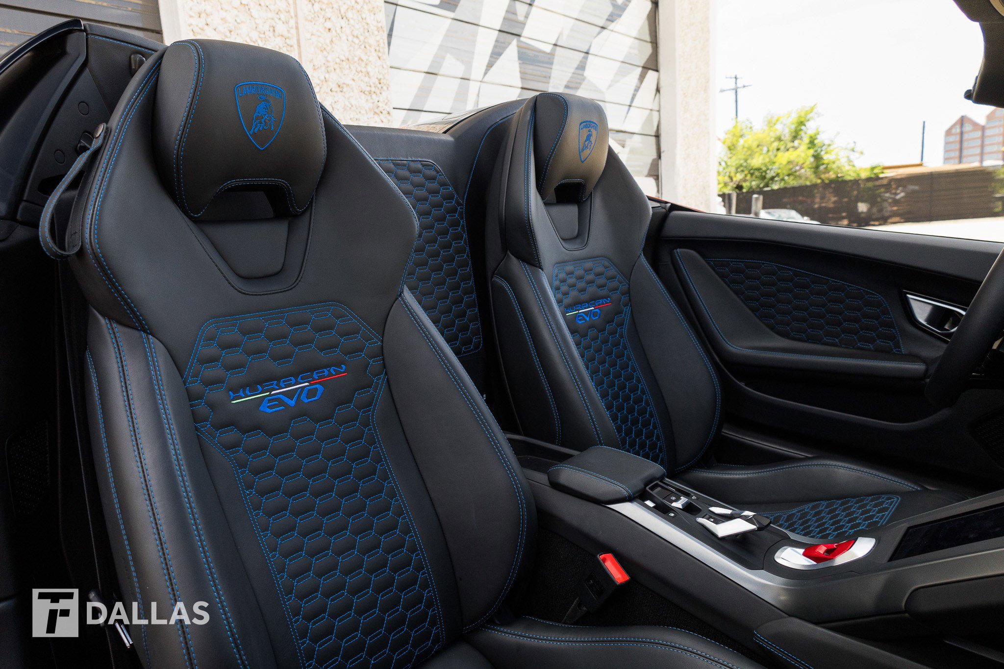 Used 2022 Lamborghini Huracan EVO image 35