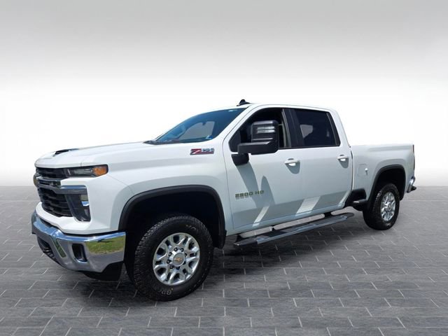Used 2025 Chevrolet Silverado 2500 LT AWD/4WD image 3