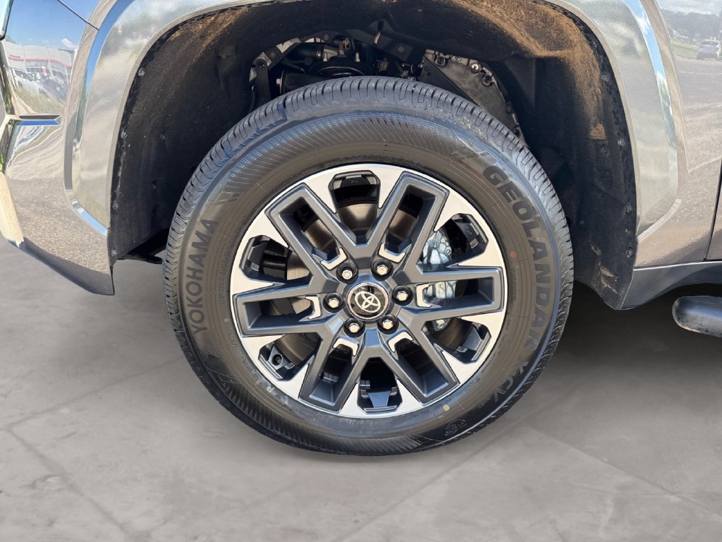 Used 2026 Toyota Tundra Limited AWD/4WD image 14