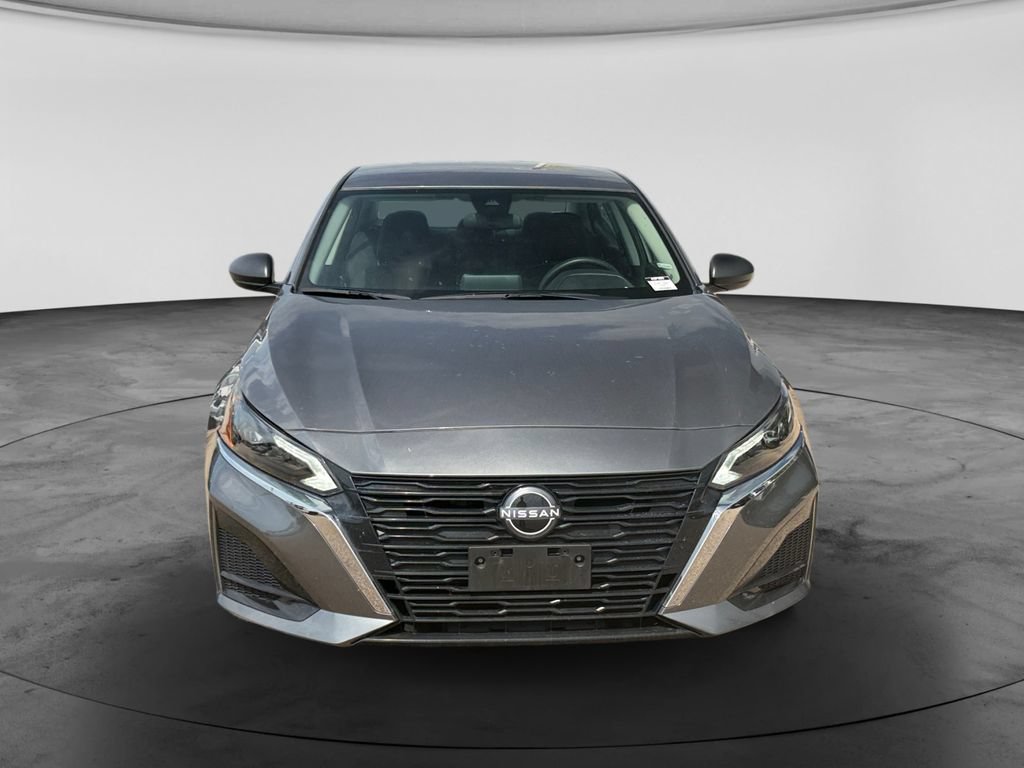 Used 2025 Nissan Altima 2.5 SV AWD/4WD image 3