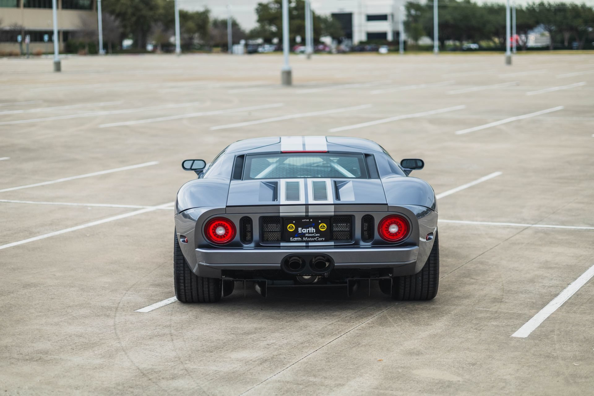 Used 2006 Ford GT RWD image 17