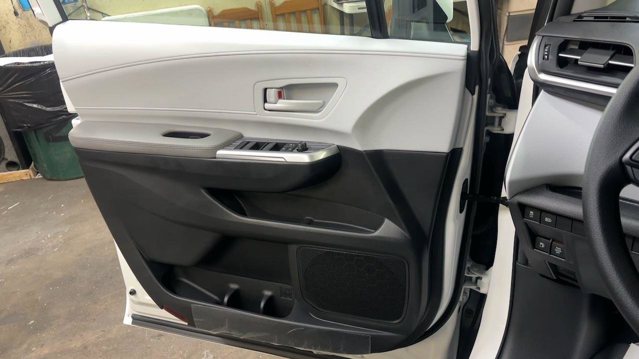 Used 2025 Toyota Sienna LE image 28