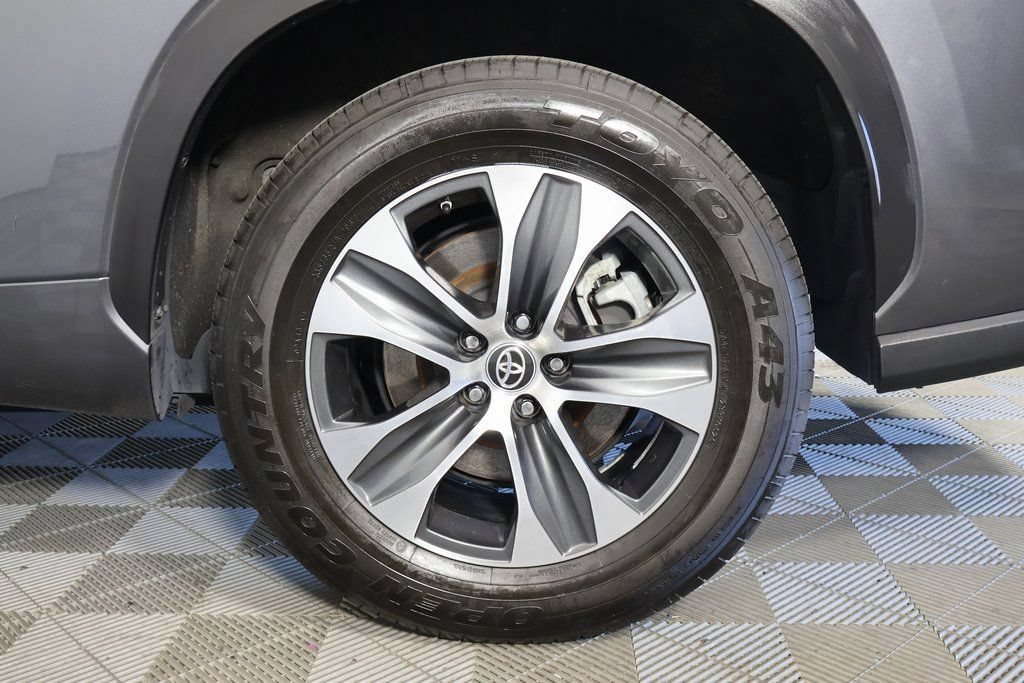 Used 2023 Toyota Highlander XLE FWD image 15