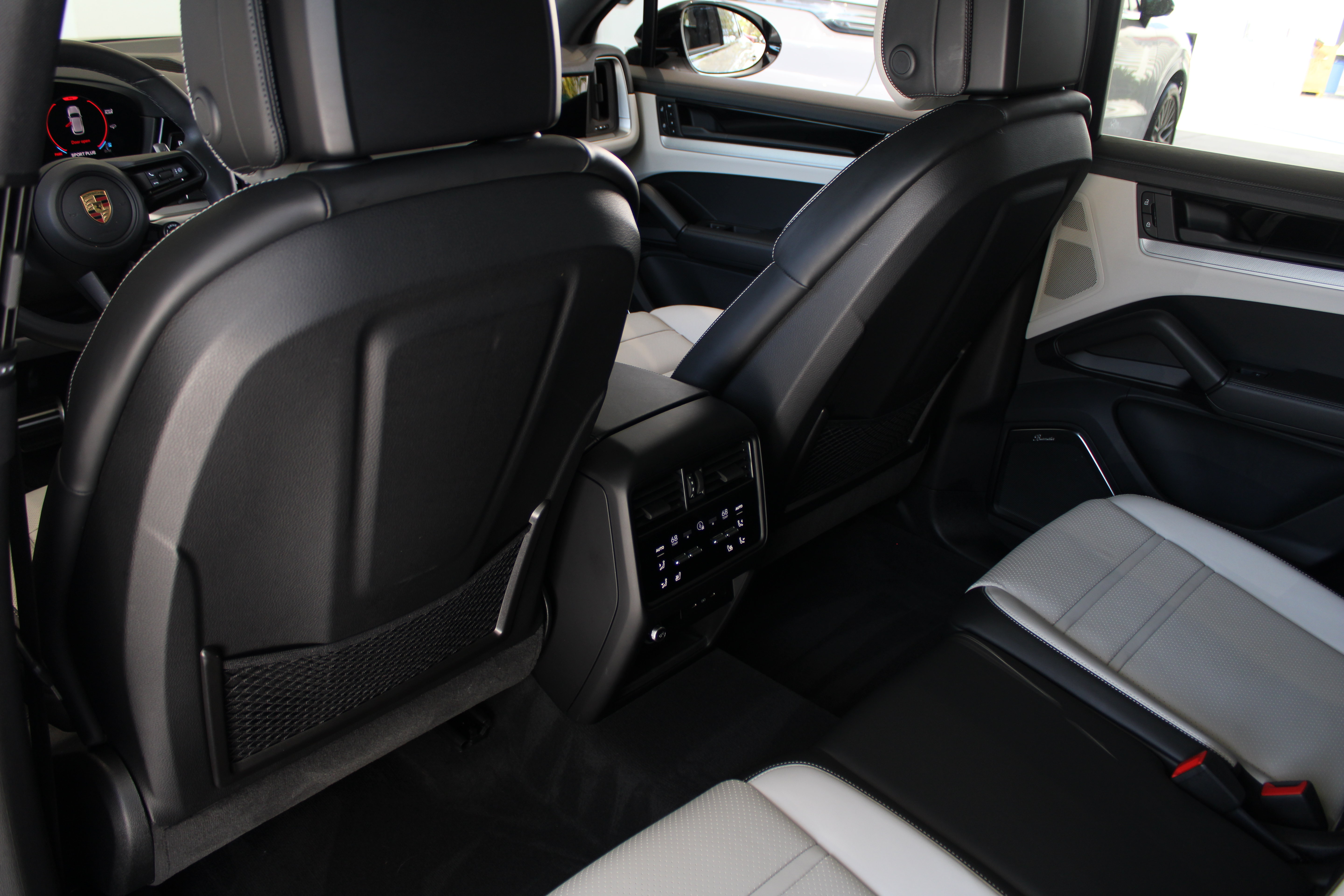 Certified 2025 Porsche Cayenne S AWD/4WD image 28
