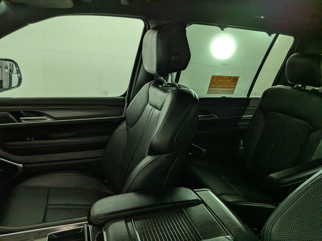 Certified 2023 Jeep Wagoneer L Series III w/ Premium Group I AWD/4WD image 32