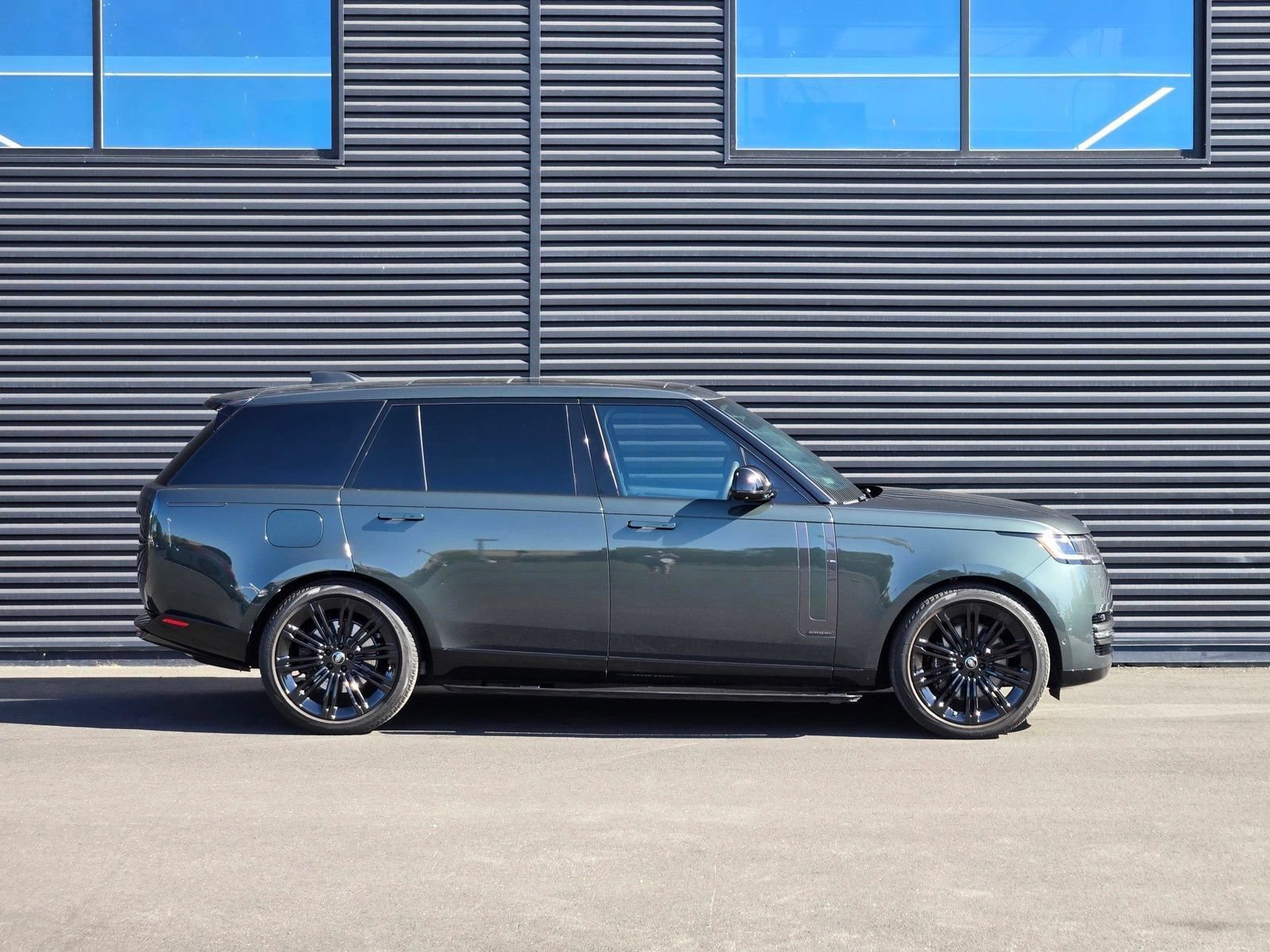Used 2024 Land Rover Range Rover Long Wheelbase Autobiography AWD/4WD image 8
