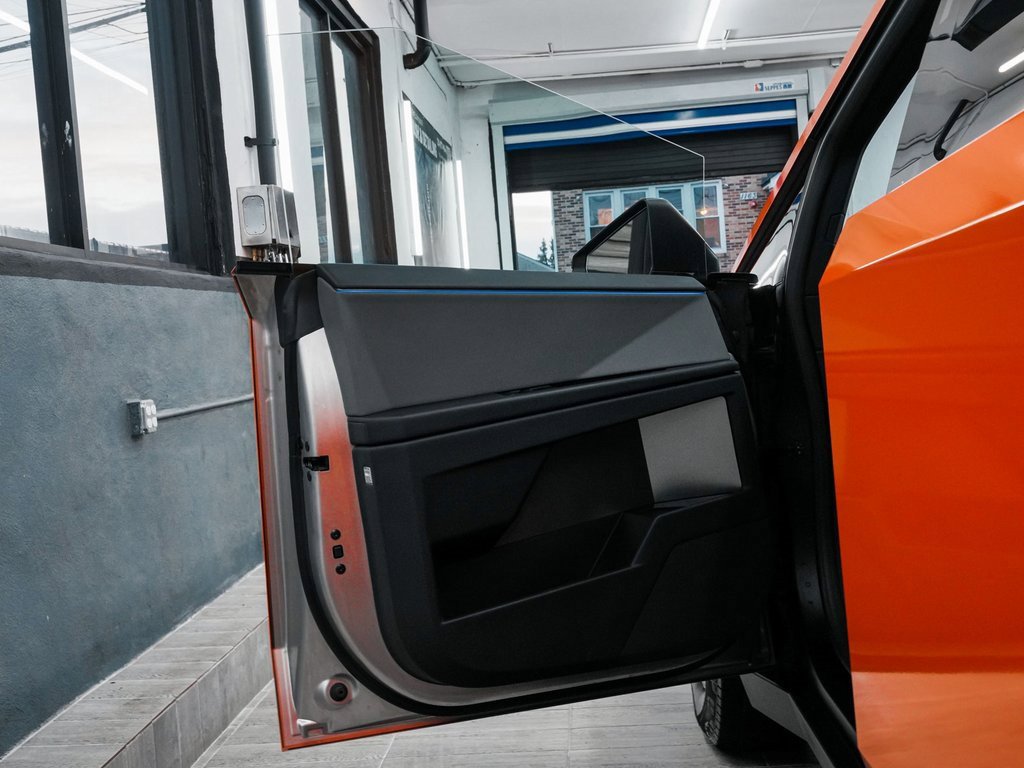 Used 2024 Tesla Cybertruck AWD Crew Cab image 10