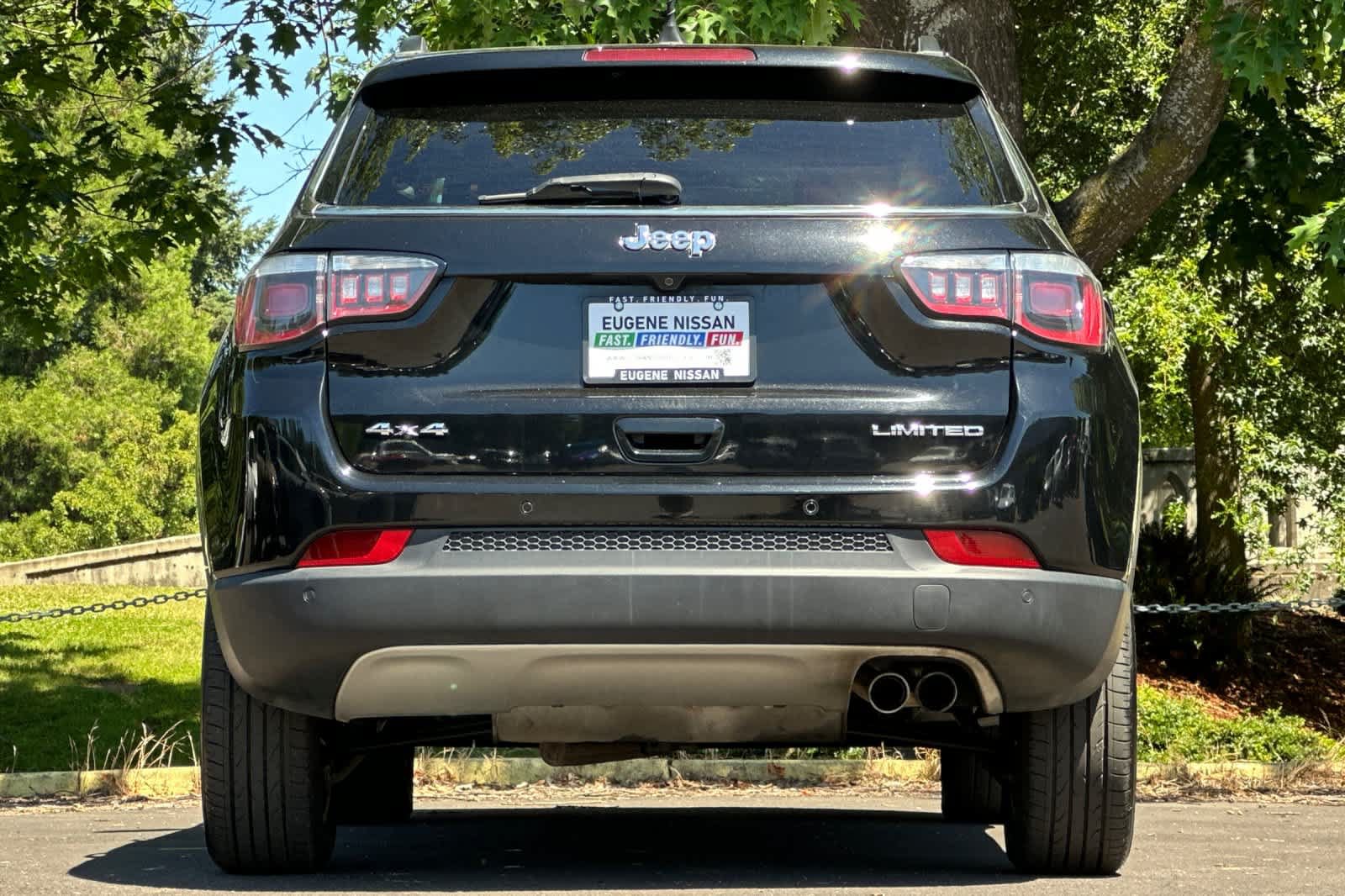 Used 2017 Jeep Compass Limited w/ Navigation Group AWD/4WD image 7