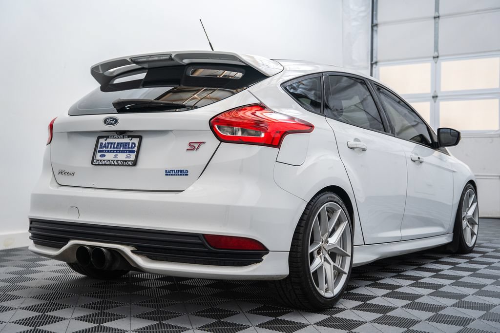Used 2017 Ford Focus ST FWD image 5