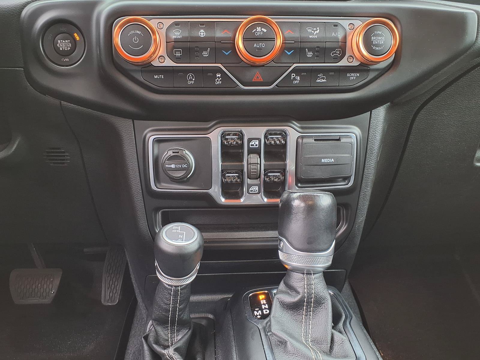 Used 2021 Jeep Wrangler Unlimited Sahara w/ Uconnect 4C Nav & Sound Group AWD/4WD image 19