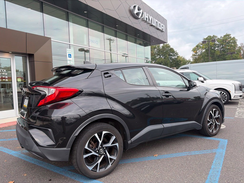 Used 2019 Toyota C-HR XLE FWD image 4