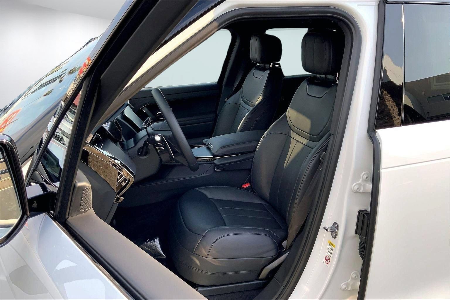 New 2026 Land Rover Range Rover Sport SE AWD/4WD image 13