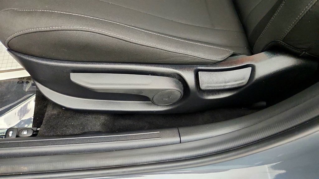 Used 2026 Hyundai Elantra Hybrid FWD image 11