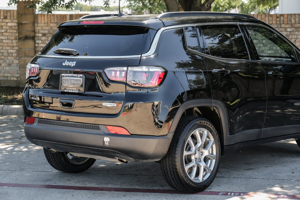 Used 2024 Jeep Compass Latitude AWD/4WD image 16