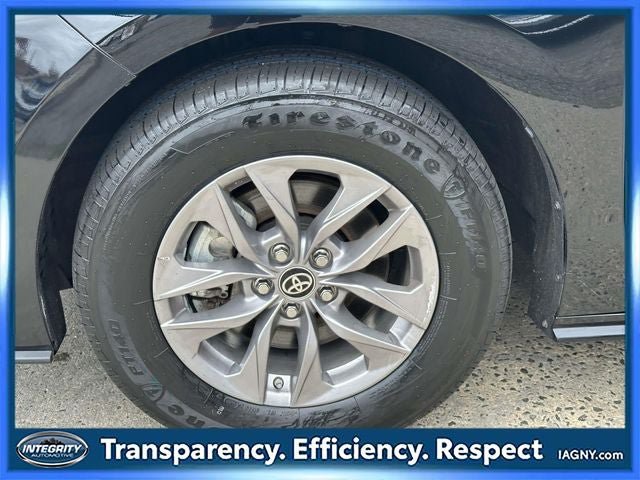 Used 2024 Toyota Sienna XLE FWD image 11
