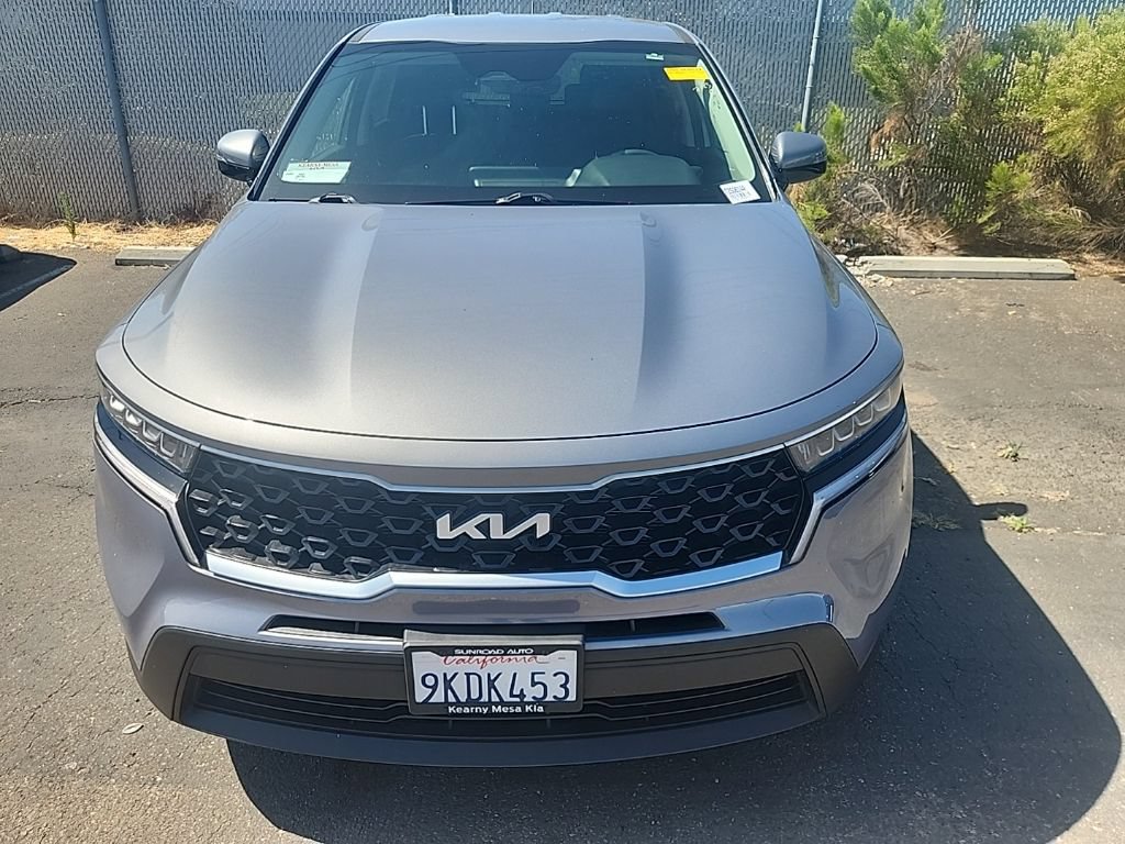 Certified 2023 Kia Sorento LX FWD image 2