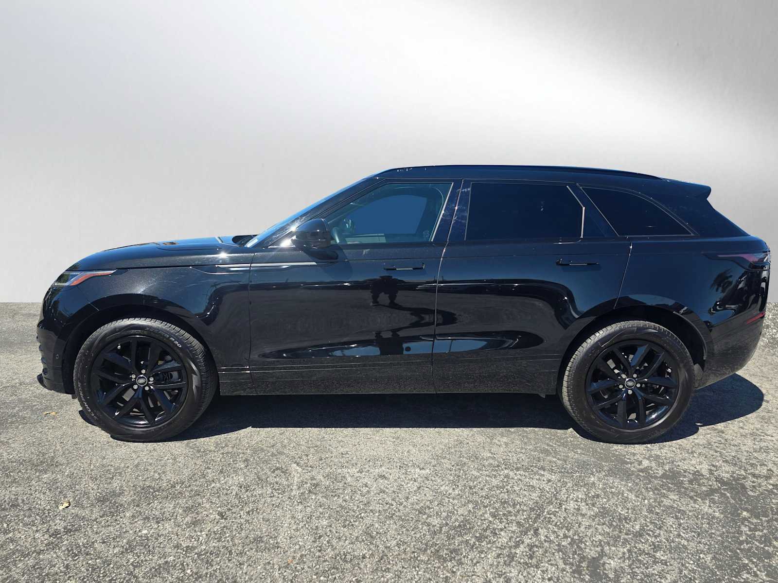 Used 2026 Land Rover Range Rover Velar Dynamic SE image 4