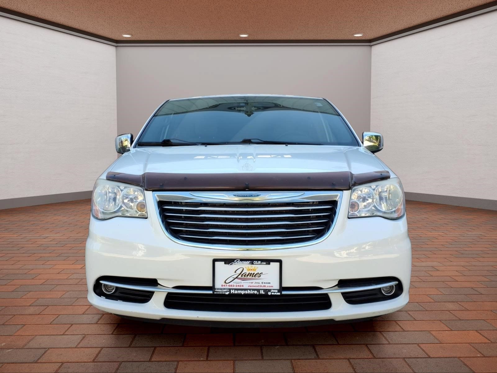 Used 2013 Chrysler Town & Country Touring-L w/ Driver Convenience Group FWD image 2
