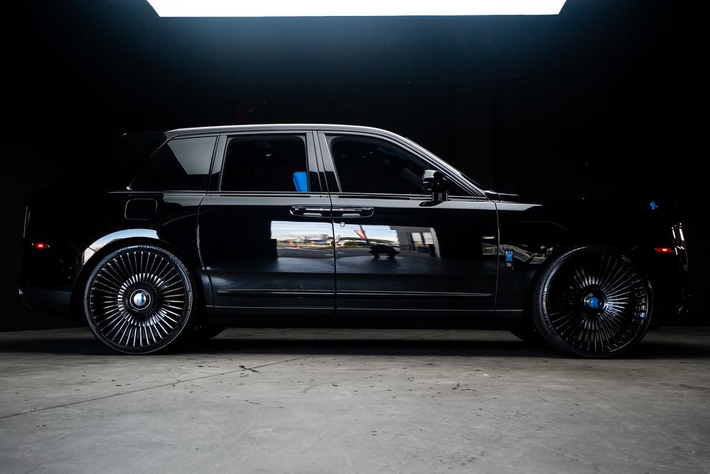 Used 2022 Rolls-Royce Cullinan w/ Cullinan Package AWD/4WD image 11
