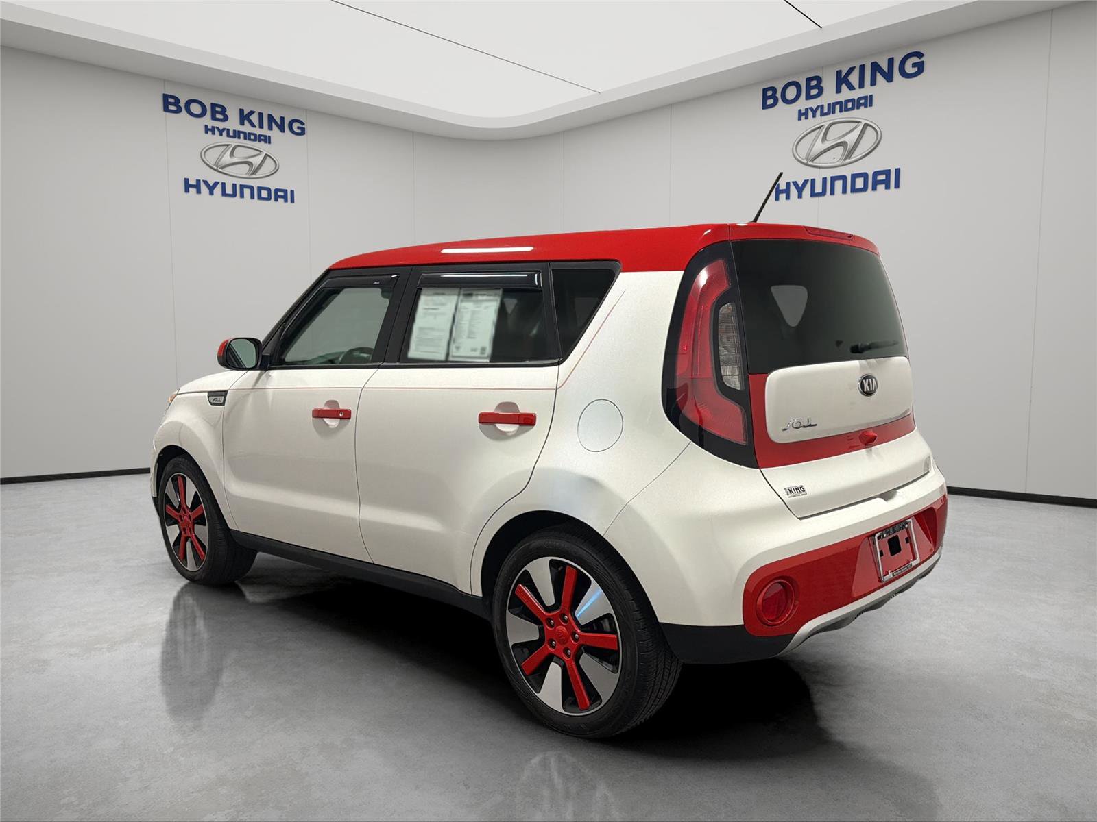 Used 2018 Kia Soul + FWD image 3